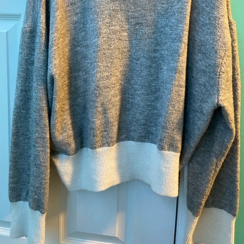H&M Color Block Sweatet - Picture 2 of 3